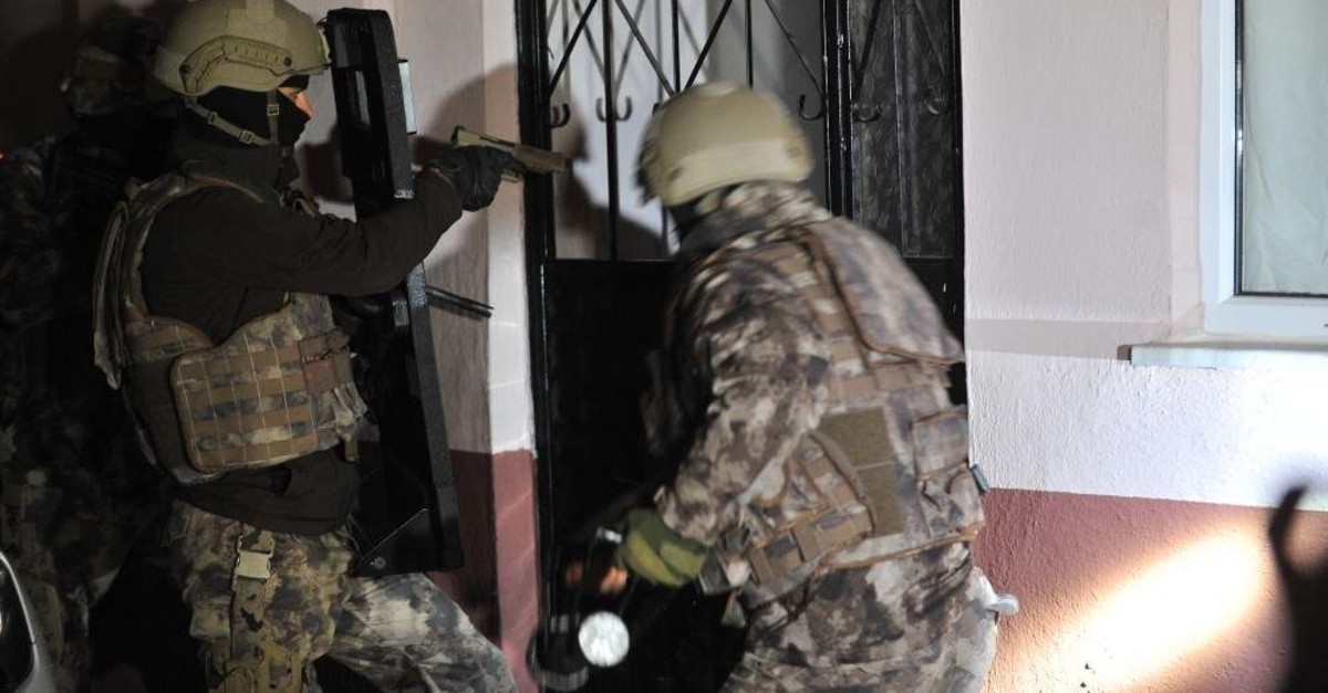 Police raid a house during a counternarcotics operation, Bursa, Jan. 16, 2020. (DHA Photo)