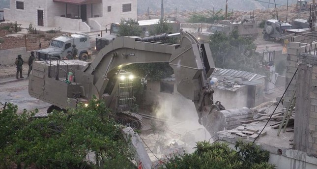 إسرائيل تهدم 16 منزلا فلسطينيا بالضفة الغربية