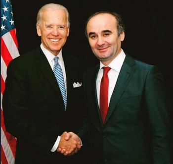 This file photo shows Kemal Öksüz shaking hands with former US Vice President Joe Biden.