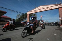 Residents on motorcycles ride back to their homes after the Philippine volcanology bureau lowered the alert level from 4 to 3 and residents were allowed to return home in the town of Lemery, Batangas province, south of Manila on Jan. 26, 2020. (Photo by STR / AFP)