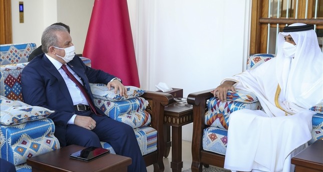 أمير قطر يبحث مع رئيس البرلمان التركي علاقات البلدين