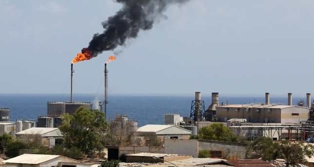 الصراع على السيطرة على موانىء النفط في ليبيا من الأرشيف