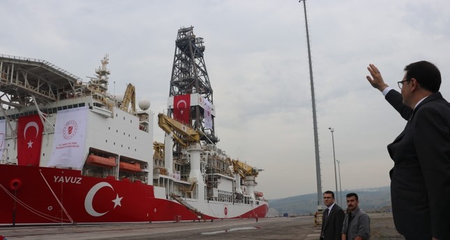 من مراسم انطلاق سفينة ياووز التركية للتنقيب عن النفط والغاز الطبيعي الأناضول