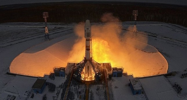إطلاق صاروخ روسي إلى الفضاء يحمل 11 قمرًا صناعيًا