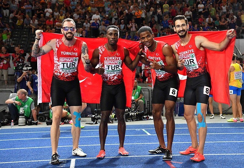 The Turkish team poses after the men's 4x100m relay final during the European Athletics Championships at the Olympic stadium in Berlin on Aug. 12, 2018. (AFP Photo)