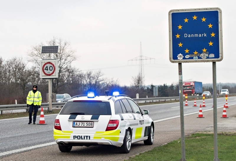 Danish Police officers check vehicles at the bordertown of Padborg, Denmark January 4, 2016. (Reuters Photo)
