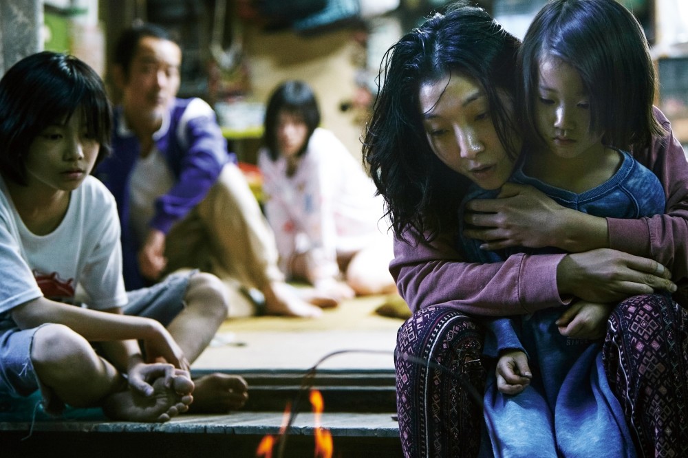 u201cShopliftersu201d is a touching, warm and striking drama that focuses on an extraordinary family that turned shoplifting into a lifestyle. 