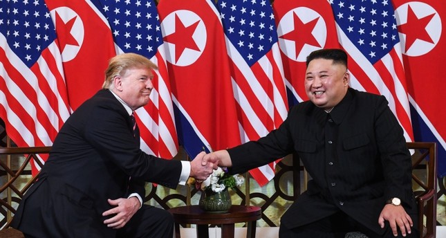 US President Donald Trump (L) shakes hands with North Korea's leader Kim Jong Un following a meeting at the Sofitel Legend Metropole hotel in Hanoi on February 27, 2019. (AFP Photo)