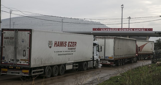 مؤسسات تركية ترسل 20 شاحنة مساعدات إلى النازحين السوريين شمال إدلب