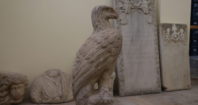 العثور على تمثالي نسرين من الرخام يعود تاريخهما لألفي عام  وسط تركيا
