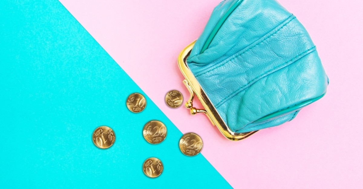 Superstitions Busted Leaving Your Purse On The Floor Daily Sabah