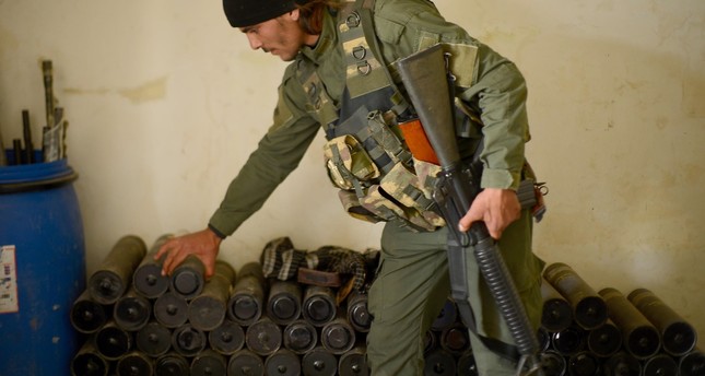 الجيش الحر يعثر على مخزن أسلحة بعفرين يحوي صواريخ غراد