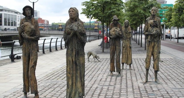 نصب تذكاري بمدينة دبلن يصور معاناة الشعب الإيرلندي أثناء فترة المجاعة الكبرى