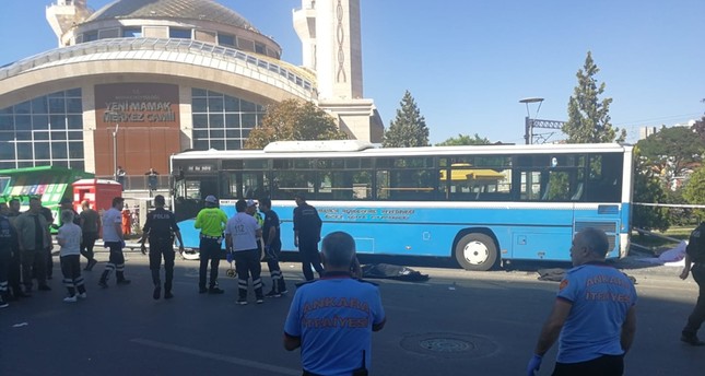 3 погибли при наезде автобуса на остановку в Анкаре