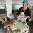 صناعة جبنة حلوم على طريقة الأجداد في قبرص التركية