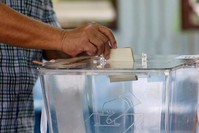 A man casts his vote during the by-election in Port Dickson, Malaysia October 13, 2018. (REUTERS Photo)