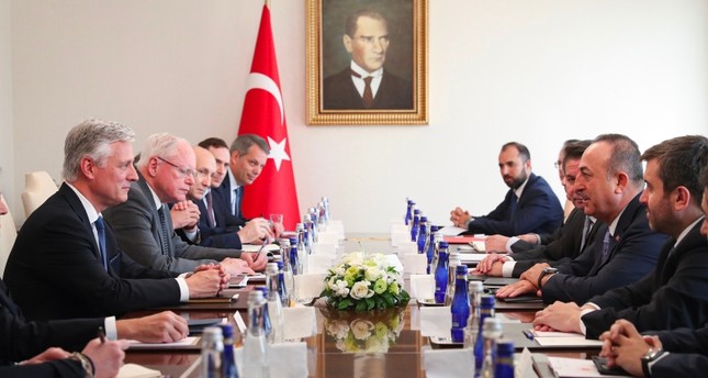 تشاوش أوغلو يجتمع بمستشار الأمن القومي الأمريكي روبرت أوبراين في أنقرة