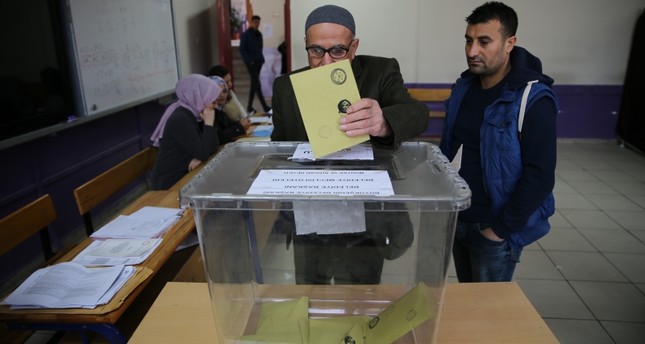 الأتراك يبدؤون التصويت في انتخابات الإدارة المحلية