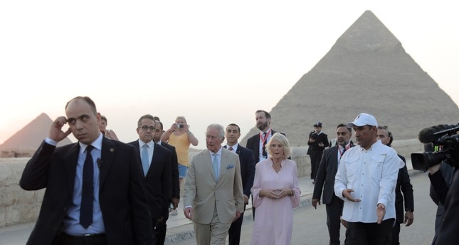 ولي عهد بريطانيا يصف زيارته لأهرامات مصر بـاللحظة الاستثنائية
