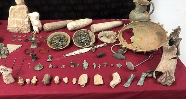 قطع أثرية ضبطتها السلطات التركية في وقت سابق IHA