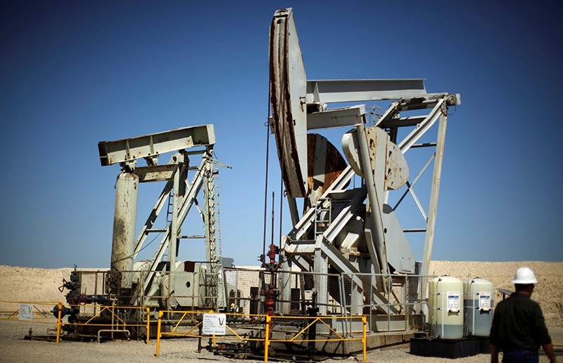 Pump jacks drill for oil in the Monterey Shale, Calif., U.S., April 29, 2013. (Reuters Photo)