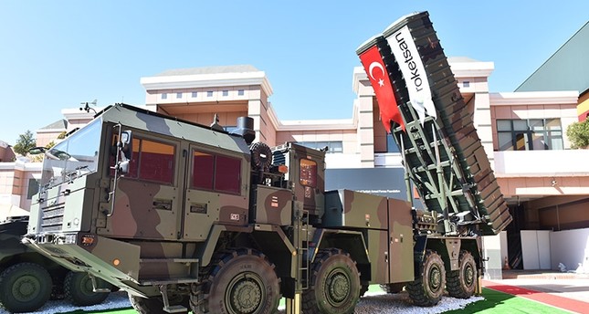 منصة إطلاق صواريخ بورا/خان أثناء عرضها في المعرض الدولي الثالث للصناعات الدفاعية بإسطنبول