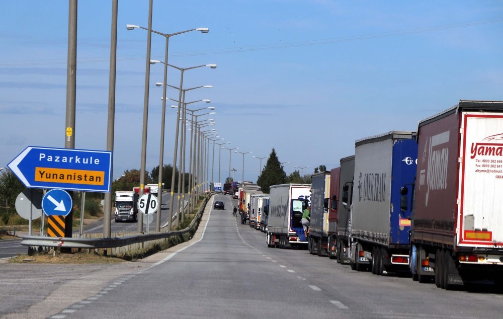 A view of Turkish trucks waiting at the Kapu0131kule border gate to carry export goods to Europe.