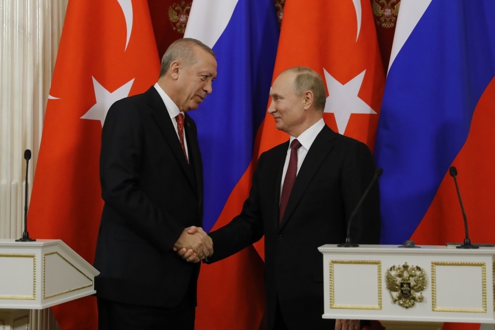 President Erdou011fan and Russian President Putin (R) shake hands during a news conference after their meeting at the Kremlin, Moscow, Jan. 23, 2019.