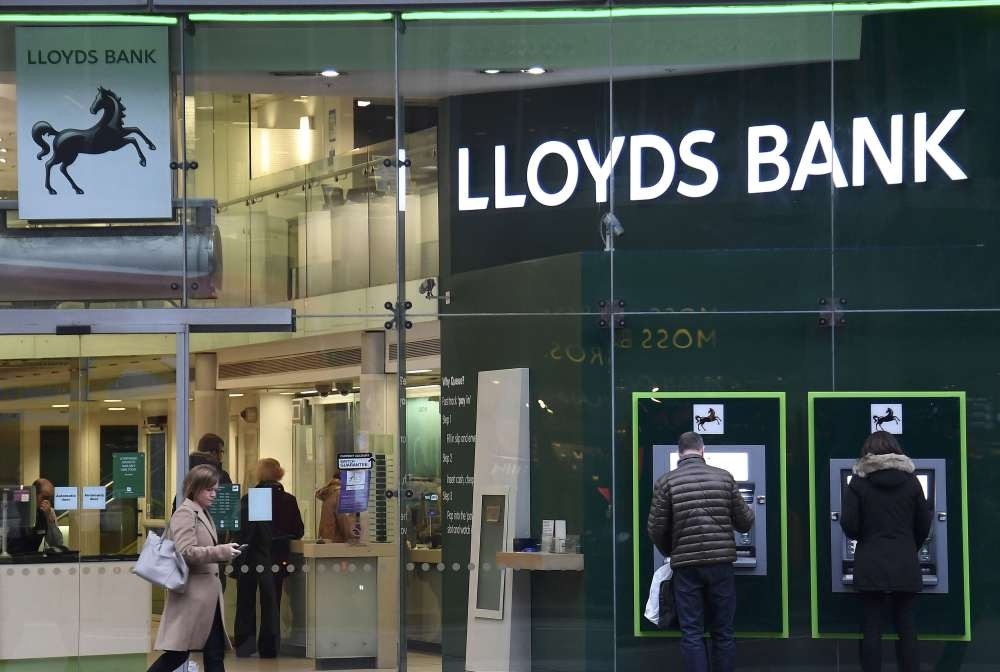 British Lloyds, trying to leave behind the overwhelming cost of insurance scandal, announced that its net profit surged more than four times to 2 billion pounds in 2016
