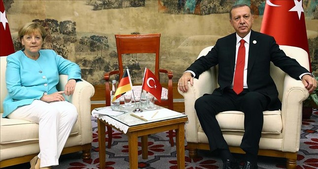 أردوغان لميركل: تركيا لن تسمح بإنشاء ممر للإرهاب عند حدودها الجنوبية