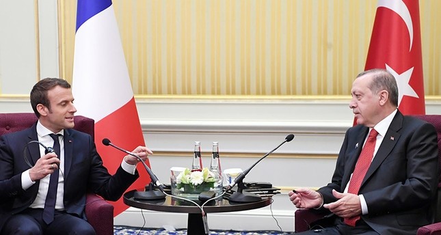 أردوغان يلتقي نظيره الفرنسي ماكرون على هامش قمة الناتو