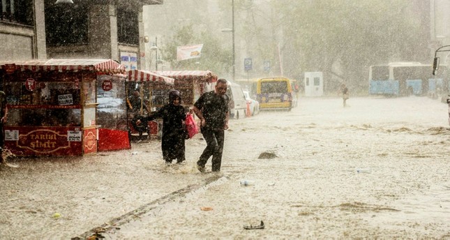 Niederschläge in Istanbul: Schwere Überschwemmungen und Verkehrsbehinderungen