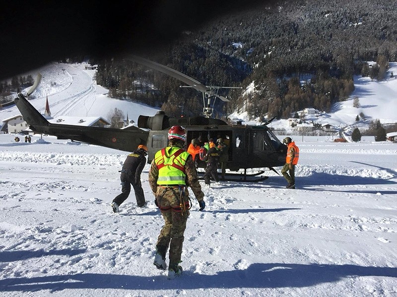  handout photo shows resucers evacuating some 100 tourists and hotel workers from a four-star mountainside hotel and a nearby guesthouse in northern Italy (EPA File Photo)