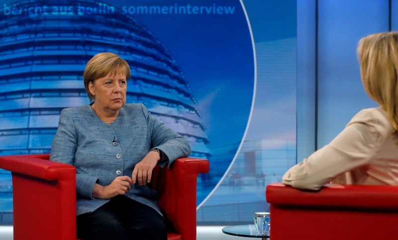 Merkel (L) sits with German ARD TV journalist Tina Hassel at the beginning of the ARD summer TV interview, in the ARD headquarters, in Berlin, Germany, 26 August 2018.  (EPA Photo)