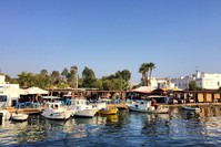 The heart of Gu00fcmu00fcu015flu00fck is its seaside where you can enjoy the beach or Aegean cuisine in its famous restaurants.