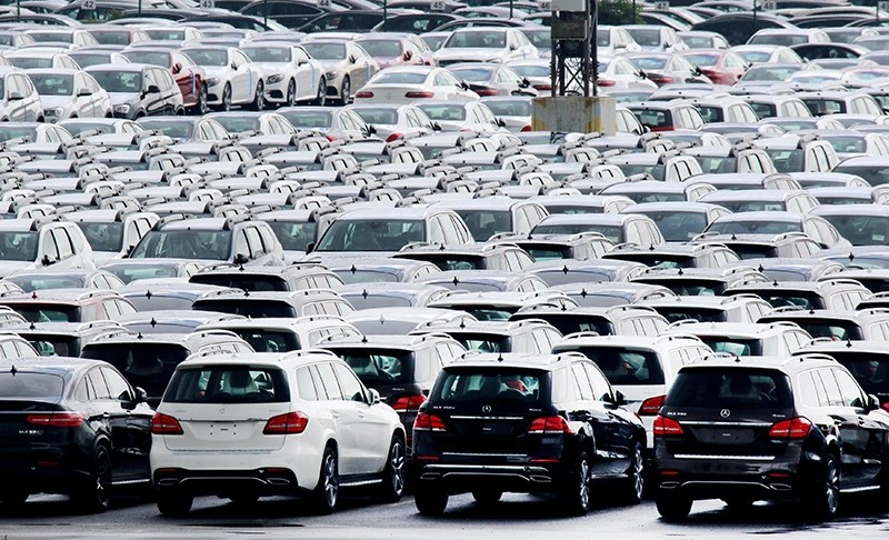 Cars of German car maker Mercedes Benz are parked at the automotive terminal at the port of Bremerhaven, northern Germany, 23 July 2017 (EPA Photo)