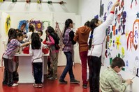 In the ,Movements and Paintings, workshop, children will paint patterns in the exhibition halls of the Istanbul Modern museum.