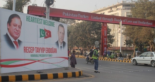 باكستانيون يطلقون حملة إلكترونية لشراء المنتجات التركية