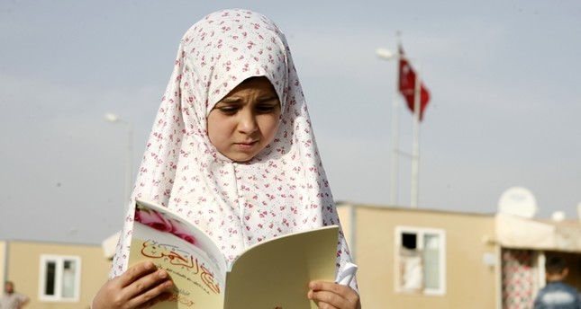 وقف الديانة التركي يهدي اللاجئين السوريين 5 آلاف نسخة من القرآن الكريم