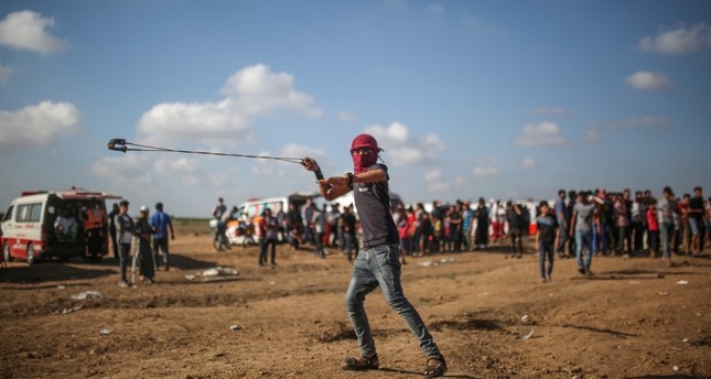 مسيرات العودة مستمرة.. فلسطينيون يتجمهرون في نقاط عديدة على طول حدود غزة