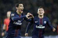 PSG's Angel Di Maria (L) celebrates after scoring the 1-0 lead during the UEFA Champions League round of 16 first leg soccer match between Paris Saint Germain and FC Barcelona at the Parc des Princes Stadium, in Paris, France (EPA Photo)