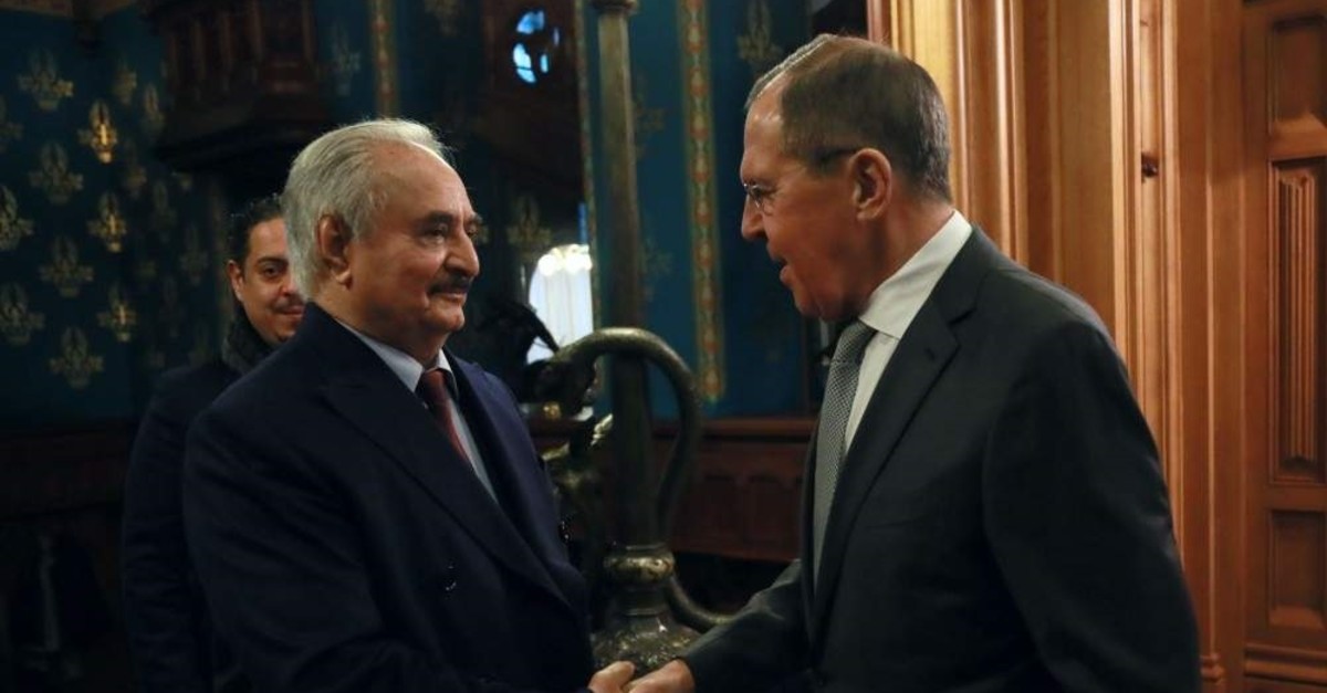 Russian Foreign Minister Sergey Lavrov welcomes the eastern Libya-based putschist Gen. Khalifa Haftar in Moscow, Jan 13, 2020. (AA)