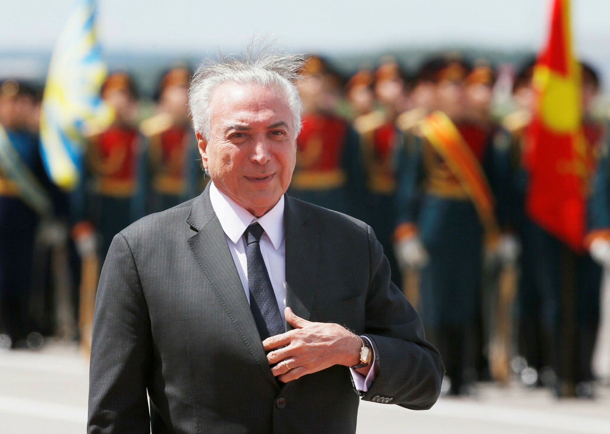 Brazilian President Michel Temer reviews the honour guards during a welcome ceremony upon his arrival at the Vnukovo-2 airport in Moscow, Russia, 20 June 2017. (EPA Photo)