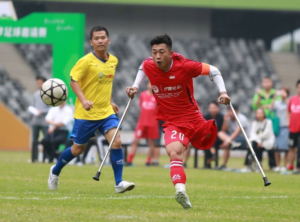 He Yiyi kicks the ball during a football match with a local team in Guangzhou, Guangdong province.
