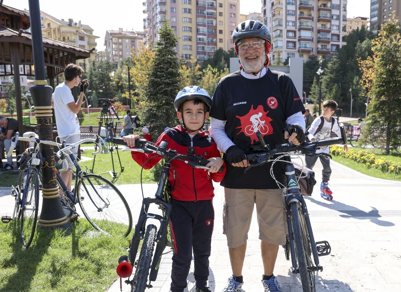 Cyclist u00d6mer Gu00fcleu00e7 (66) in Ankara speaks on the occasion of Sept. 29 World Heart Day. Todayu2019s International Day for Older Persons needs more careful consideration, one expert says.