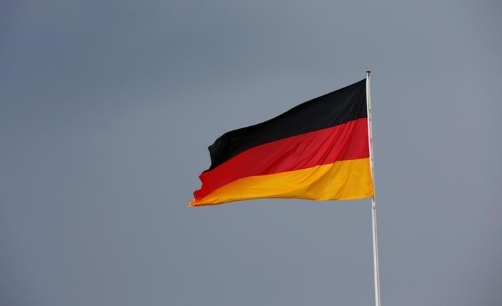 The German national flag is seen in front of dark clouds at the Chancellery in Berlin, Germany, May 30, 2016. (Reuters Photo)