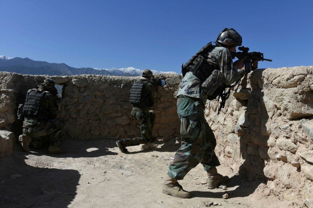 Afghan security officials take position during an operation near the site where USAF dropped a GBU-43 Massive Ordnance Air Blast on a Daesh militant cave complex in the Asad Khel area of Achin district, Nangarhar, Afghanistan, April 14. (AFP Photo)
