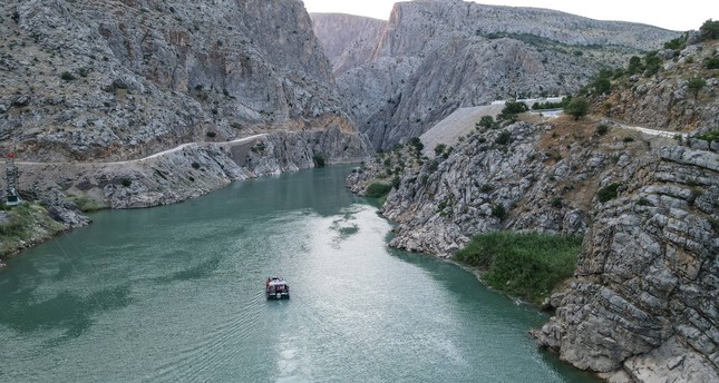 الوادي المظلم في ولاية أرزينجان شرقي تركيا من أبرز الوجهات السياحية لعشاق الطبيعة والممرات الصخرية الحجري صورة: الأناضول