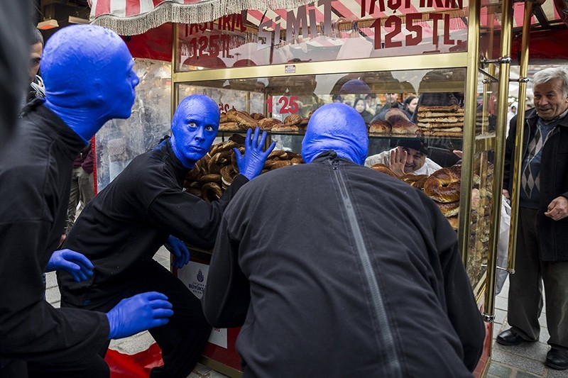 Blue Man Group with a simit cart