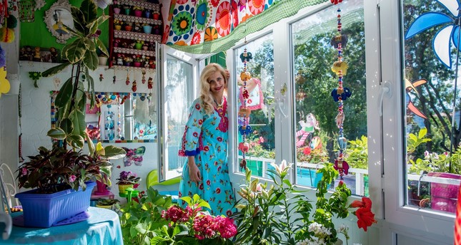 Zengin Grew So Many Flowers That She Could Not Fit Them Onto Her Tiny Balcony Zengin Grew So Many Flowers That She Could Not Fit Them Onto Her Tiny Balcony